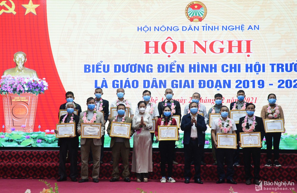 Nghệ An: Biểu dương điển hình chi hội trưởng nông dân là giáo dân tiêu biểu