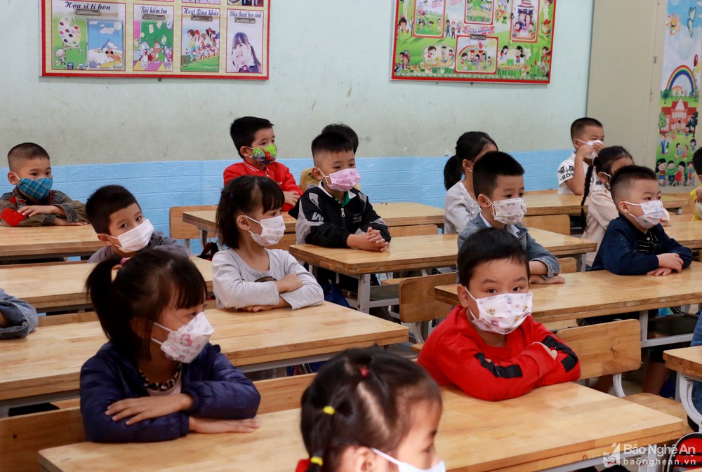 bna_hoc_sinh_lop_1_truong_tieu_hoc_nghi_thuy__thi_xa_cua_lo_anh__mh9820796_23122021.jpg