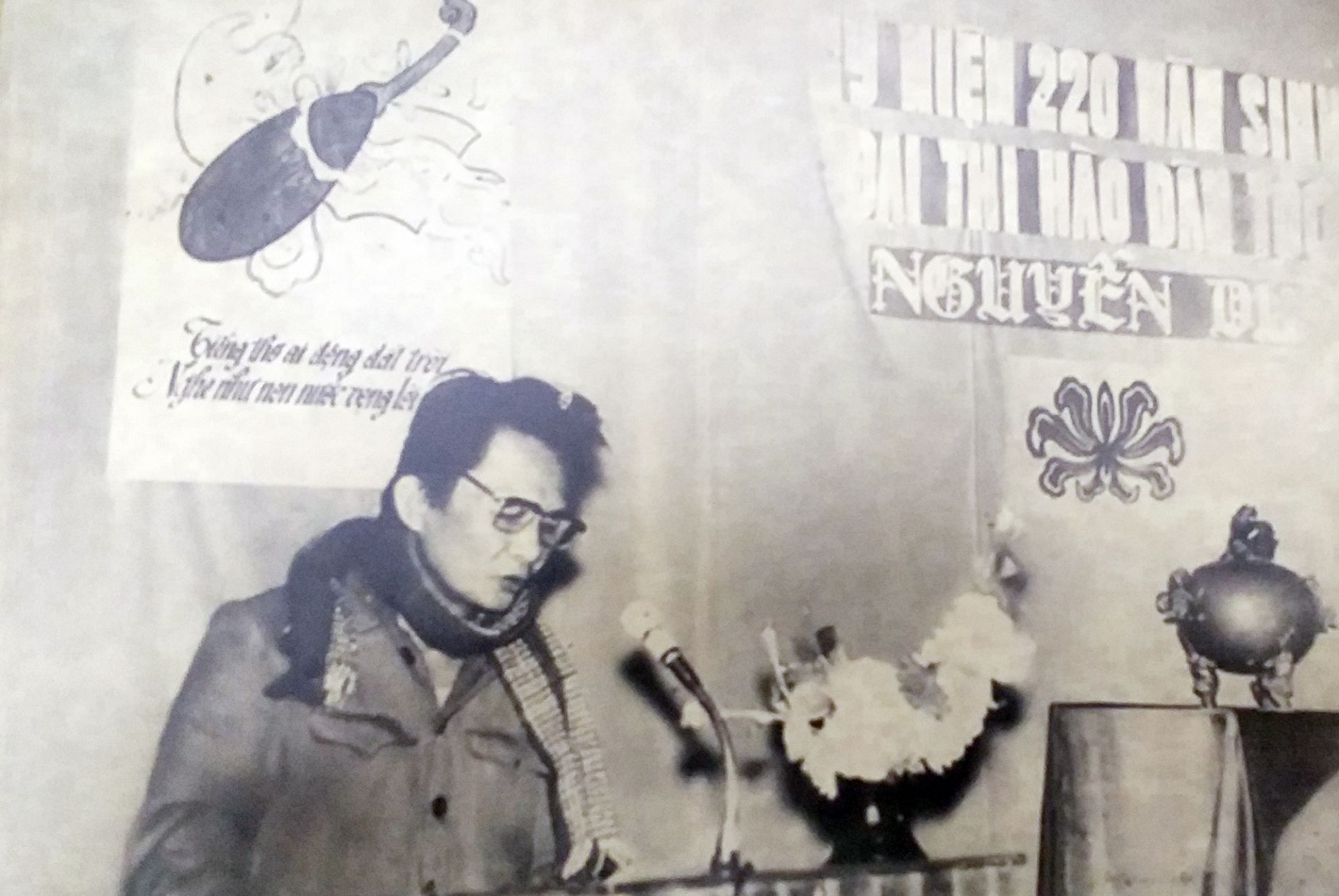 nha-giao-nguyen-trung-hieu-trong-dip-ky-niem-220-nam-ngay-sinh-dai-thi-hao-nguyen-du--anh-vien-spxh.jpg