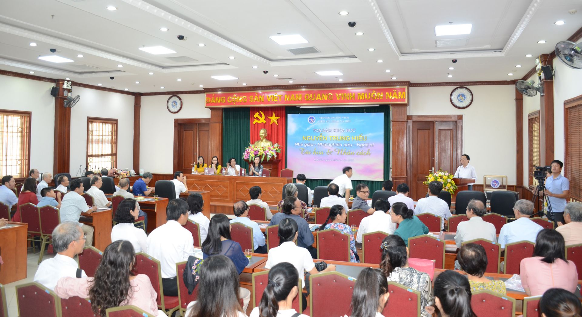 vien-su-pham-xa-hoi-truong-dai-hoc-vinh-to-chuc-buoi-toa-dam-khoa-hoc-nguyen-trung-hieu---nha-giao-nha-nghien-cuu-nghe-sy-tai-hoa-va-nhan-cach-ngay-26-9-2020.jpg