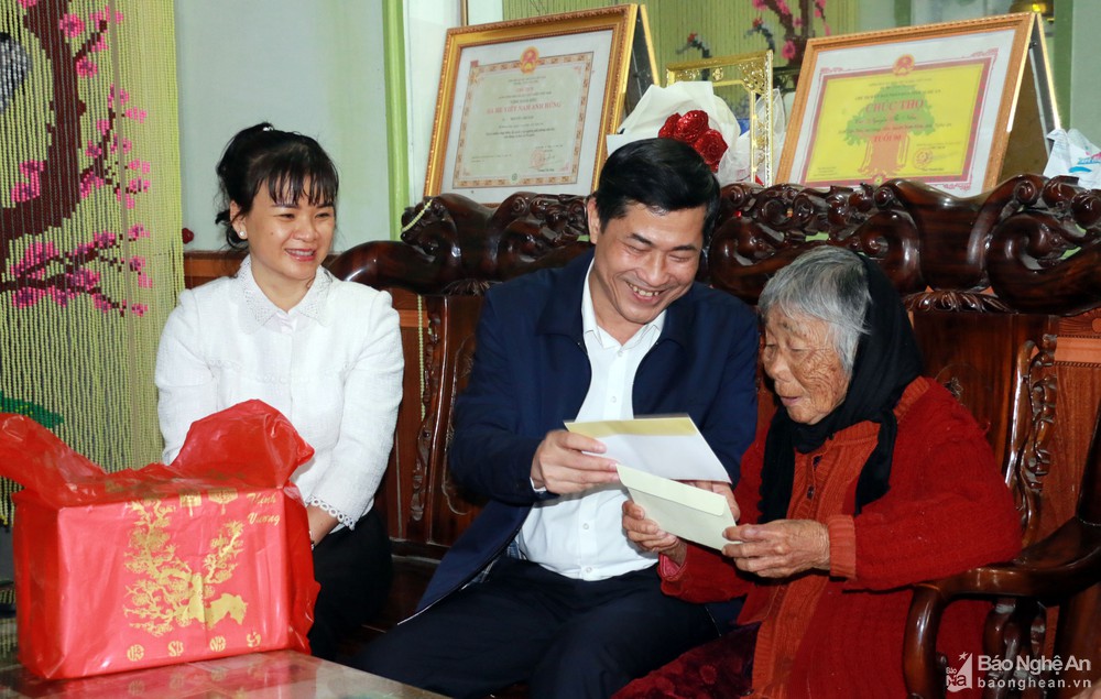 bna_chuc_tet_me_viet_nam_anh_hung_nguyen_thi_nam_anh__mh7354622_2312022--n1.jpg