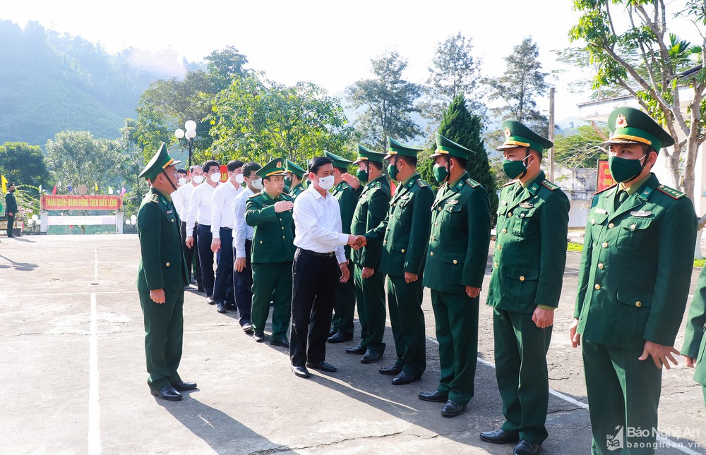 Bí thư Tỉnh ủy thăm, chúc Tết đồng bào, chiến sỹ, người lao động tại huyện Anh Sơn