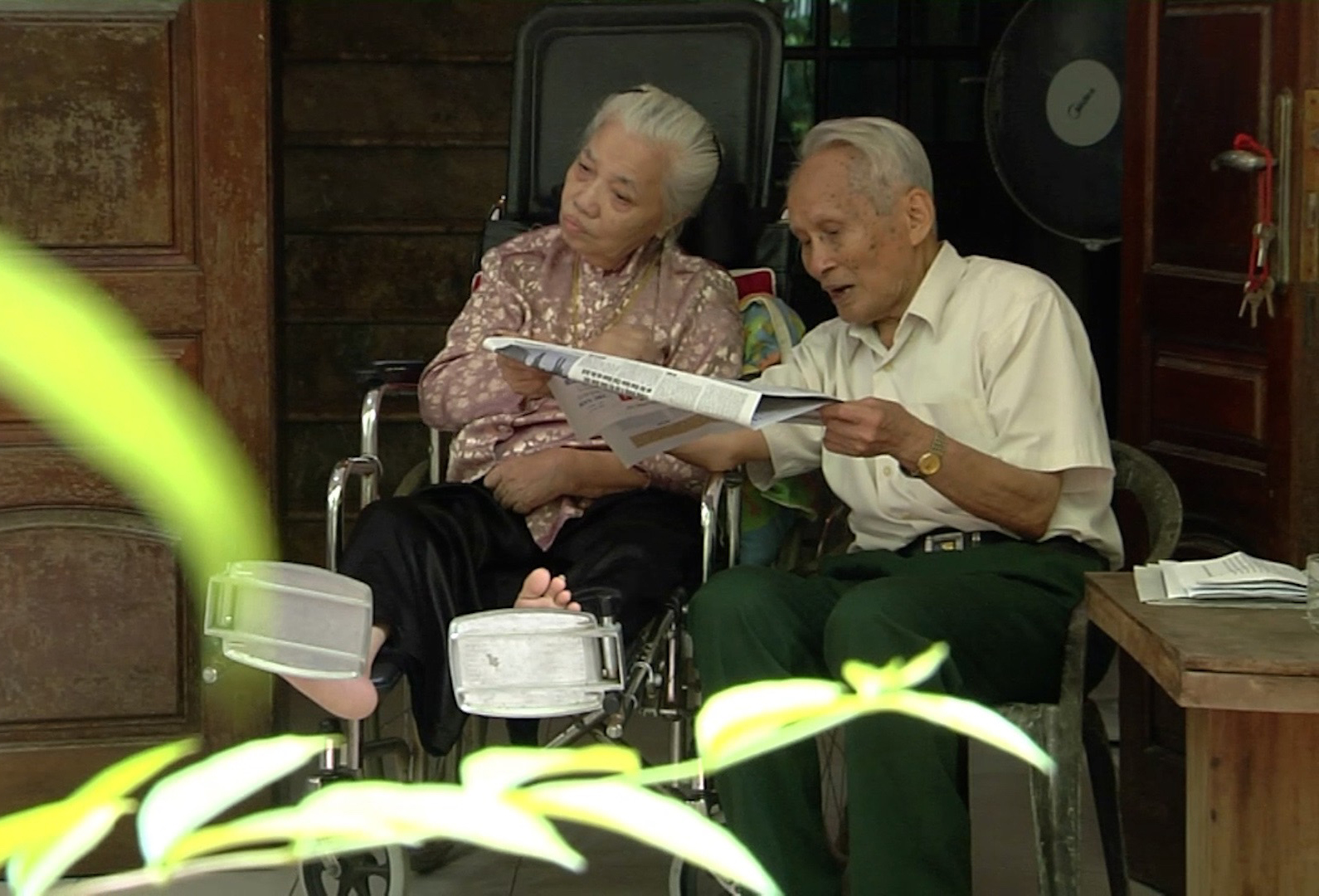 trung-tuong-nguyen-quoc-thuoc-an-can-ben-nguoi-ban-doi---anh-nvcc.jpg