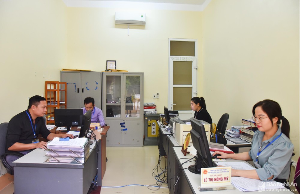 bna-can-bo-huyen-que-phong-anh-thanh-le-2280.jpg