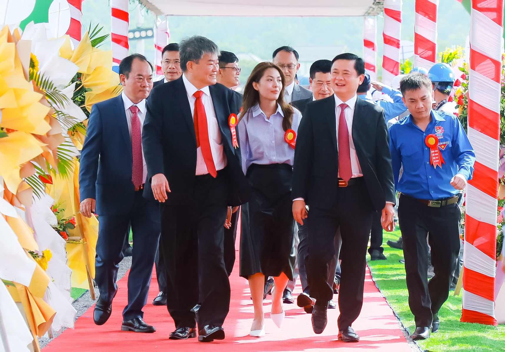 1--bi-thu-tinh-uy-thai-thanh-quy-va-ong-trinh-lap-duc---chu-tich-tap-doan-quoc-te-juteng-trao-doi-tai-le-khoi-cong-du-an.jpg