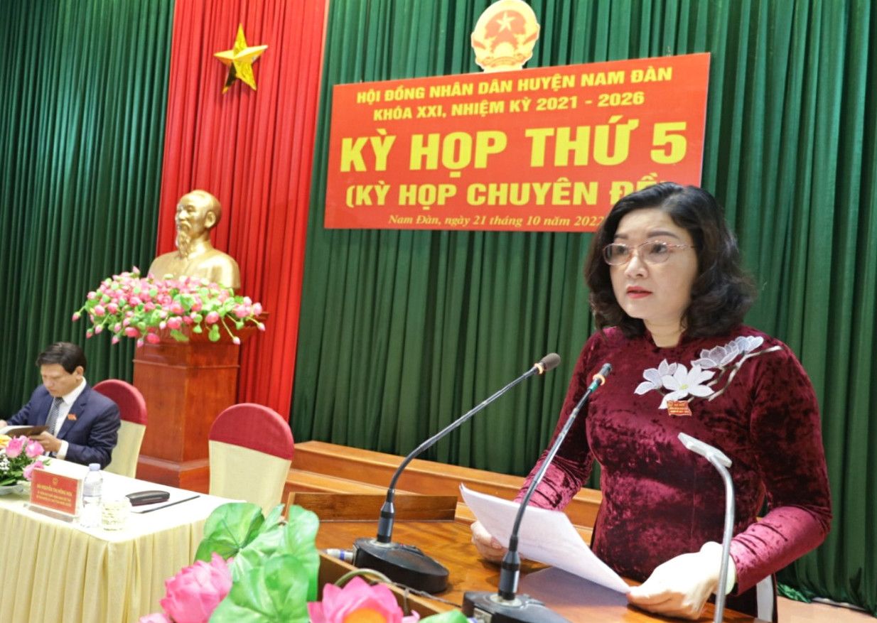 dc-nguyen-thi-hong-hoa---tuv---bi-thu-huyen-uy-khai-mac--ky-hop.jpg