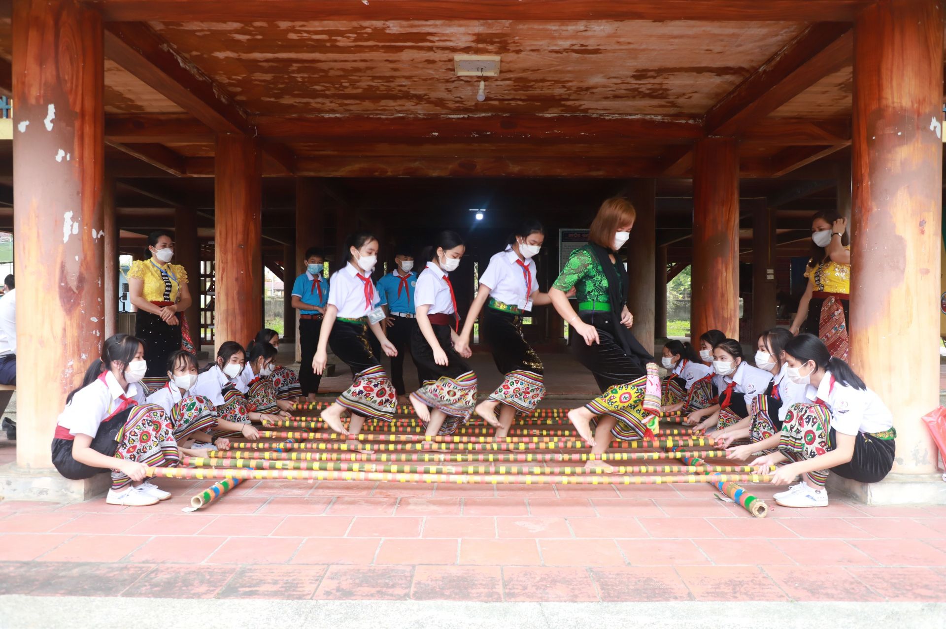 4--gio-hoc-ngoai-khoa-cua-hoc-sinh-quy-chau.jpg