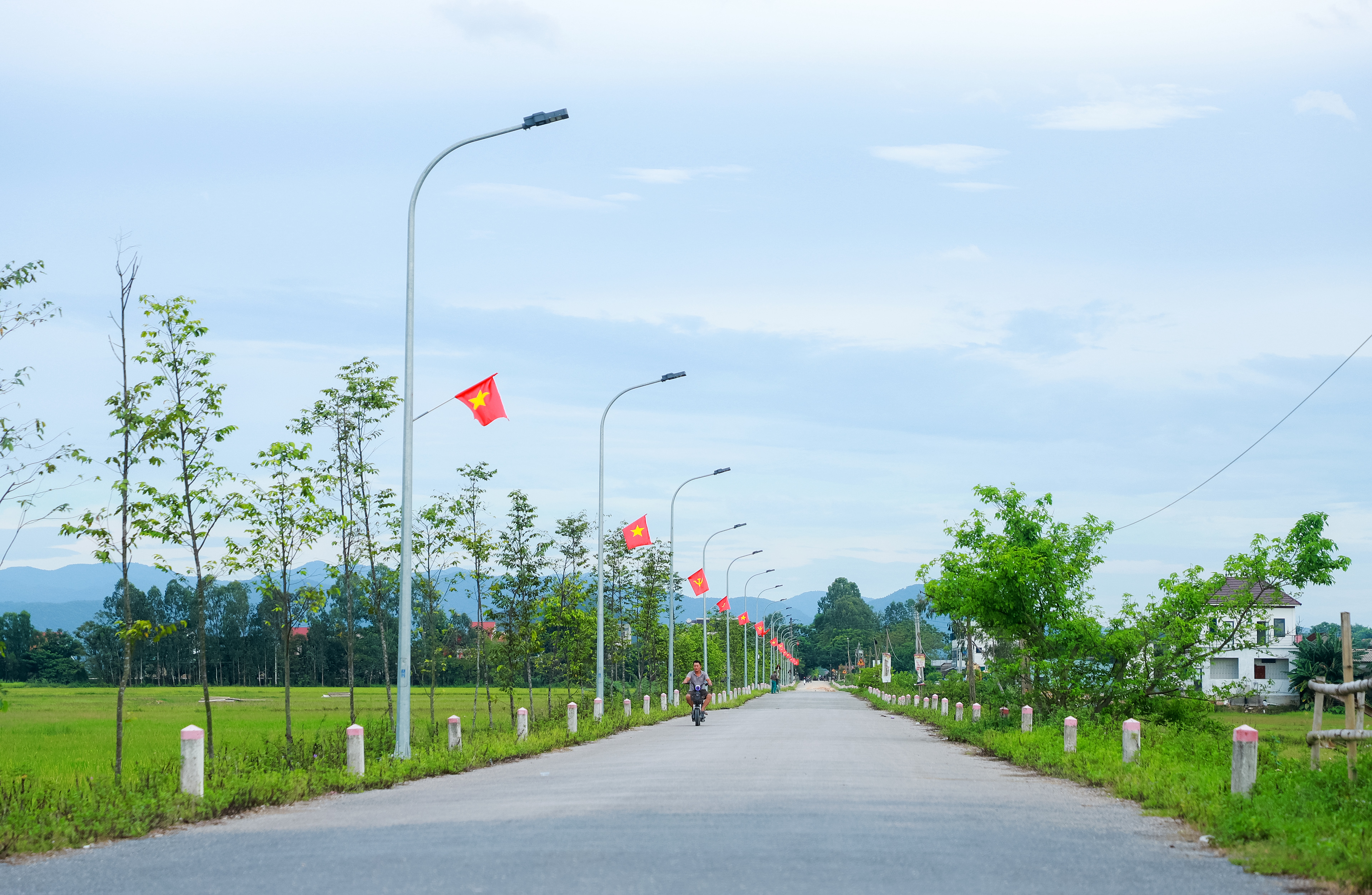 5--Nong-thon-moi-xa-Hung-Thong-hung-Nguyen-ngay-cang-khang-trang-xanh---sach---dep.JPG