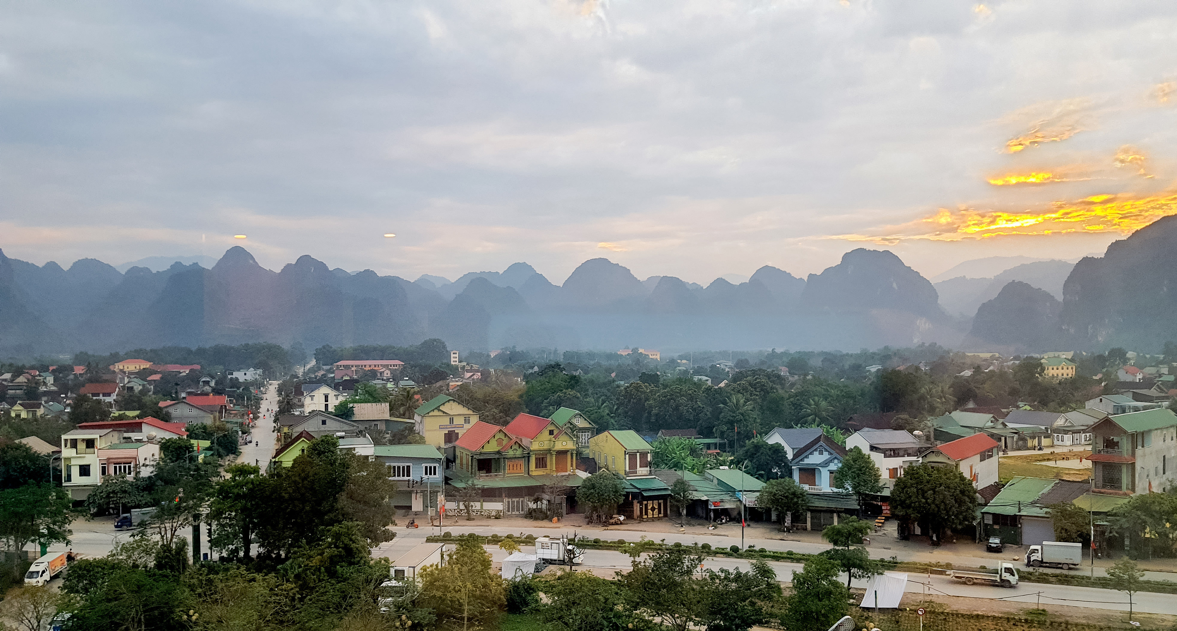 7--Mot-goc-trung-tam-thi-tran-huyen-Con-Cuong--Anh-Thanh-Duy.jpg