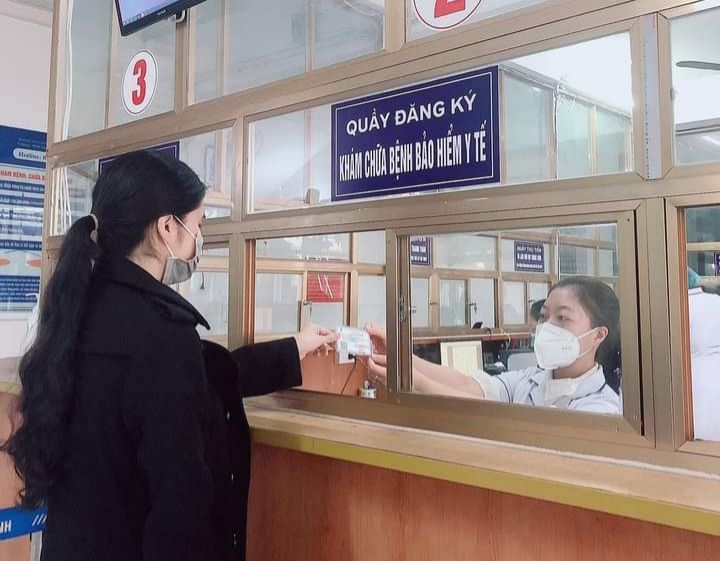 quay-dang-ky-kham-chua-benh-bhyt-tai-benh-vien-da-khoa-thanh-pho-vinh.jpg