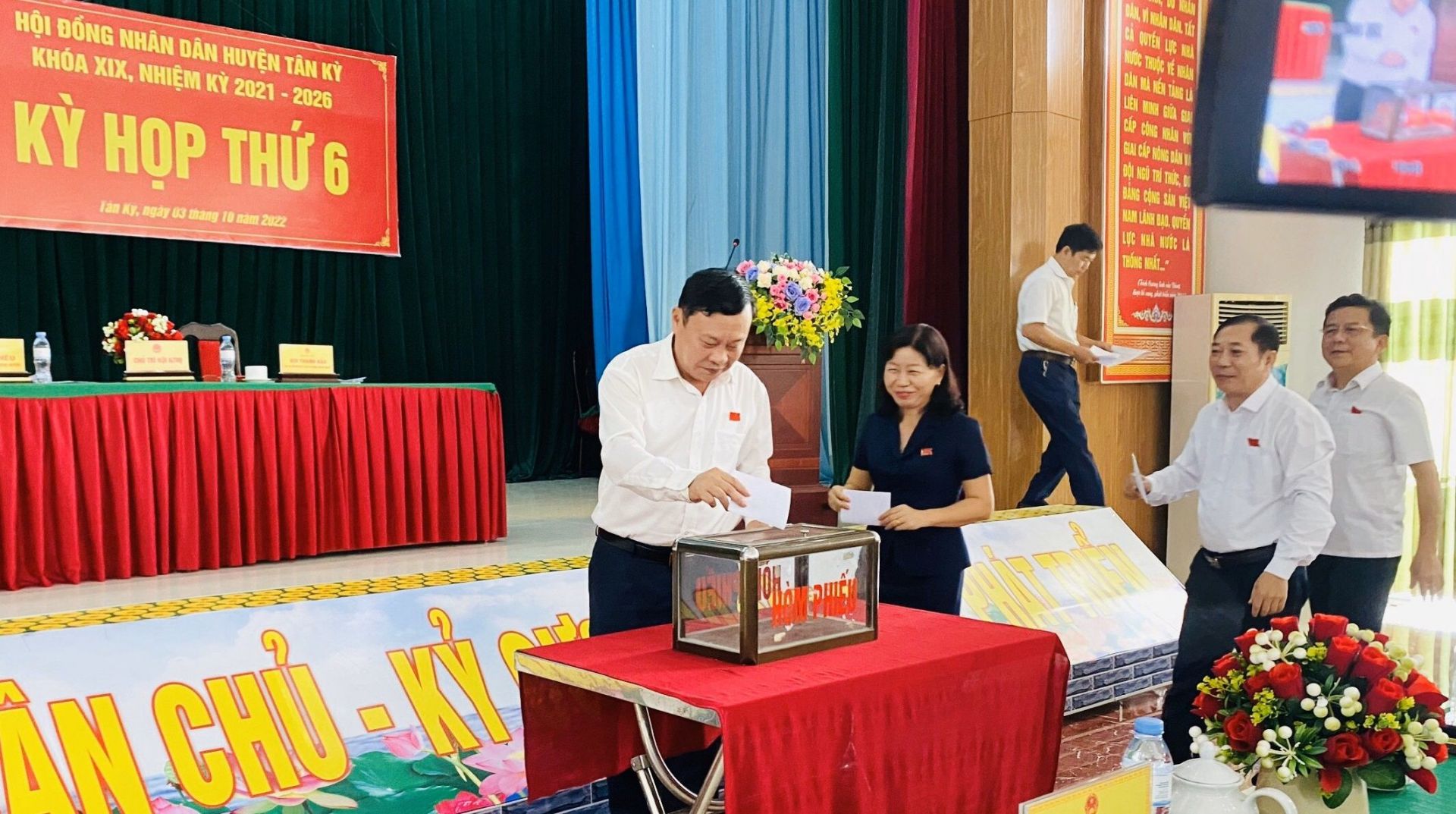 1bo-phieu-bau-uy-vien-uy-ban-nhan-dan-huyen-tan-ky.jpg