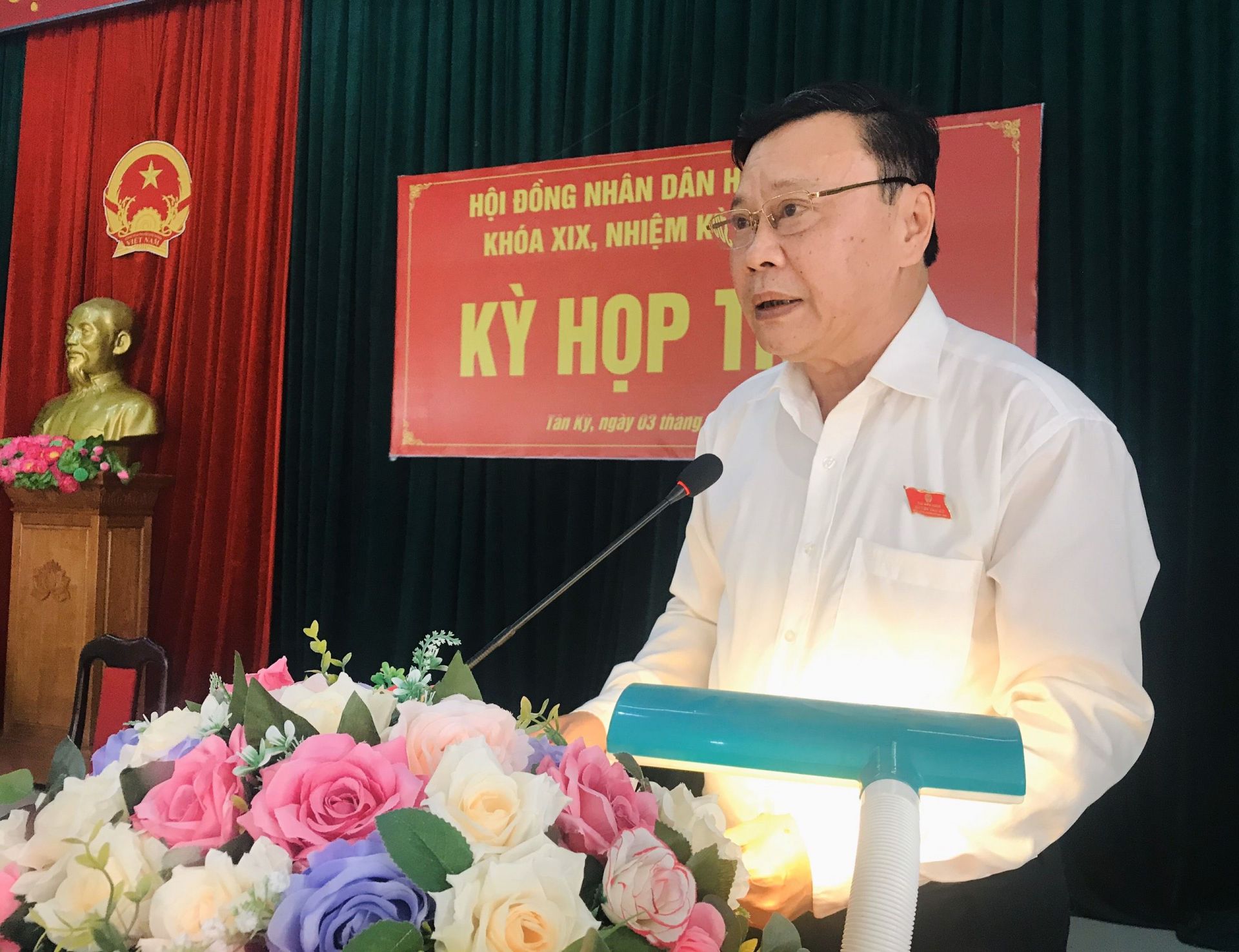 dong-chi-bui-thanh-bao-uy-vien-ban-chap-hanh-dang-bo-tinh-bi-thu-huyen-uy-chu-tich-hdnd-huyen-khai-mac-ky-hop.jpg