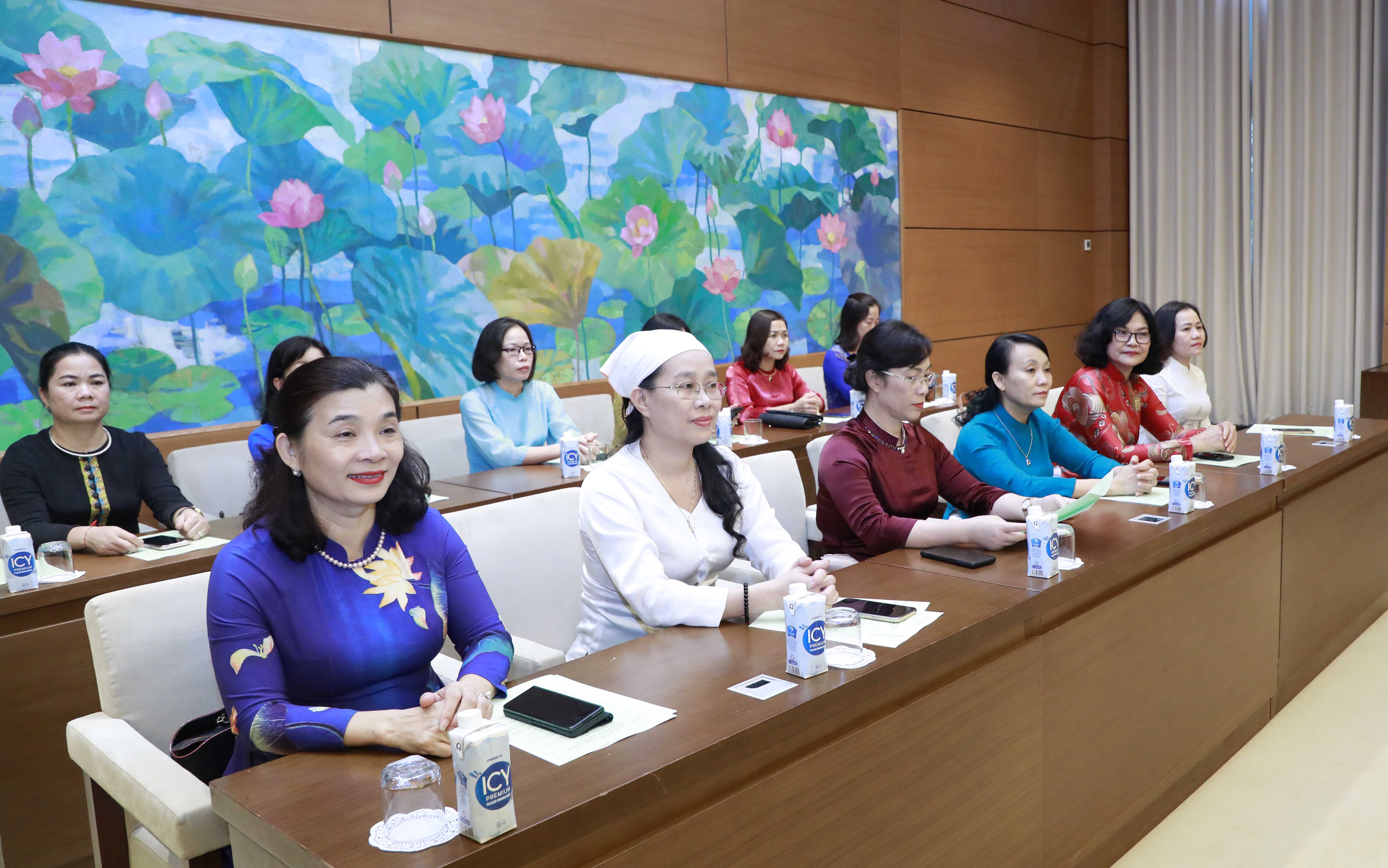cac-nu-dai-bieu-du-cuoc-gap-mat--1665057610927.jpg