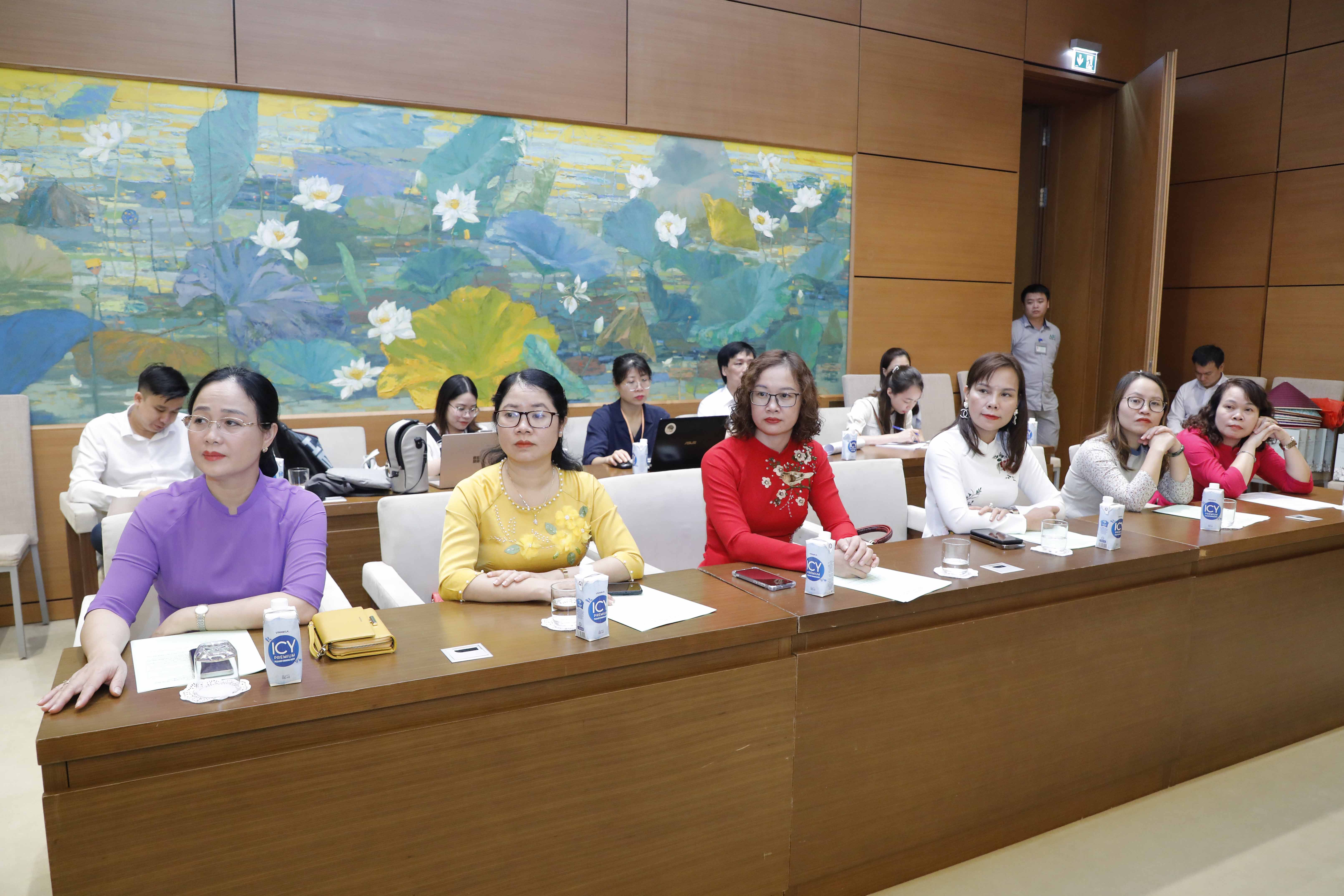 cac-nu-dai-bieu-du-cuoc-gap-mat--1665057653132.jpg