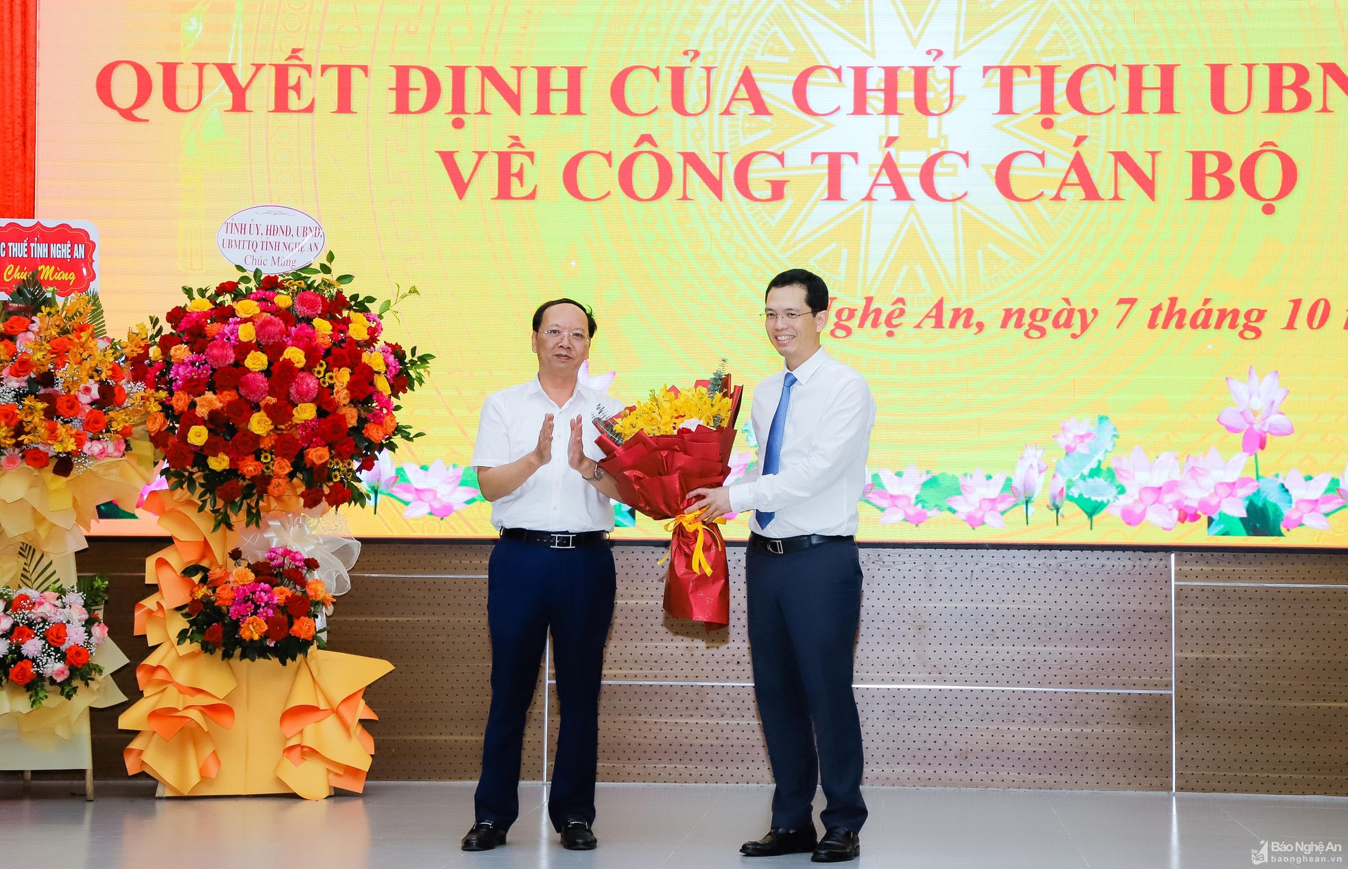 bna-chu-nhiem-uy-ban-kiem-tra-tinh-uy-bui-thanh-an-tang-hoa-chuc-mung-6906.jpg