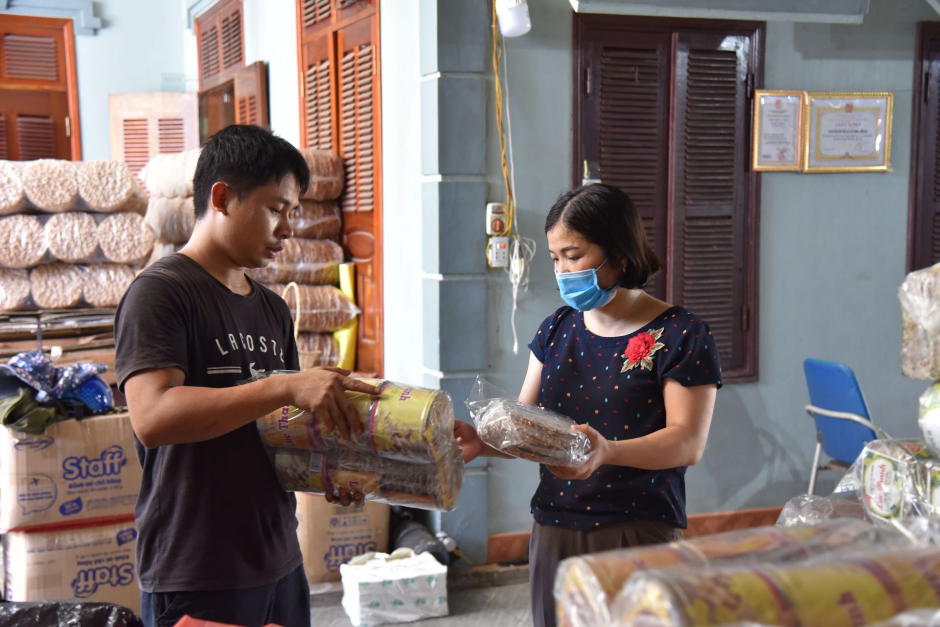 nhan-dan-dien-chau-phat-trien-cac-san-pham-lang-nghe-truyen-thong-de-phat-trien-kinh-te-xay-dung-nong-thon-moi.jpg