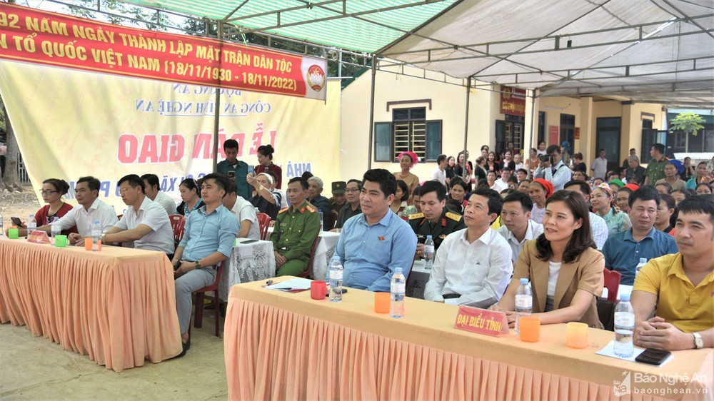 bna-dong-chi-vi-van-son-cung-cac-dai-bieu-6935.jpg