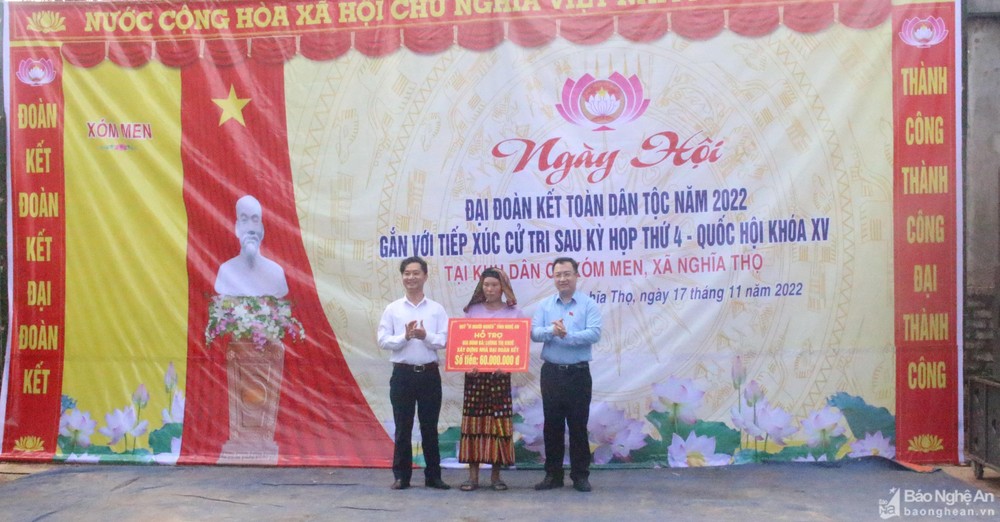 Phó Chủ nhiệm Ủy ban văn hóa giáo dục Quốc hội tiếp xúc cử tri và dự ngày hội Đại đoàn kết ở Nghĩa Đàn