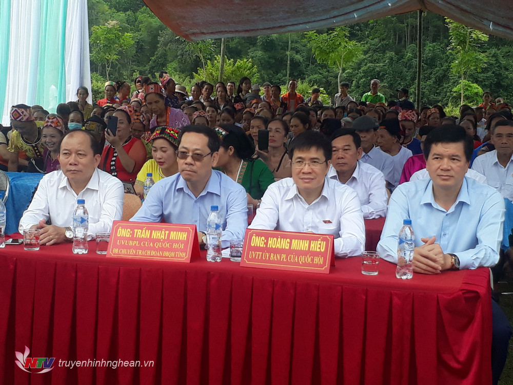 cac_dai_bieu_tham_du_hoi_nghi_tiep_xuc_cu_tri_20221118124450.jpg