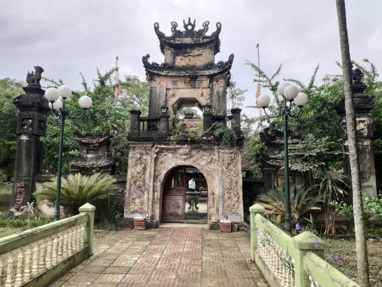 di-tich-den-lang-danh-yen-thanh.jpg
