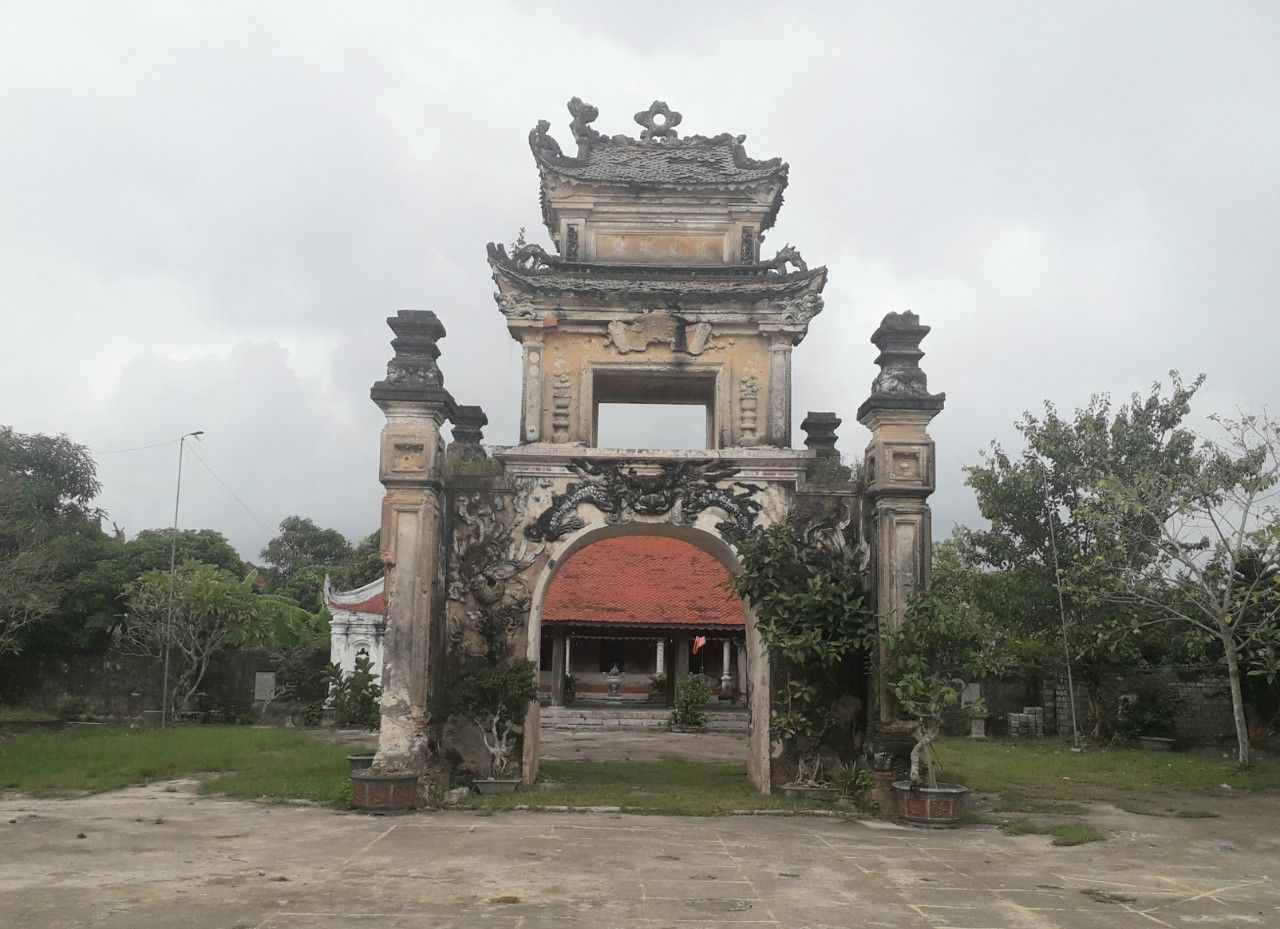 di-tich-den-voi-quynh-luu.jpg