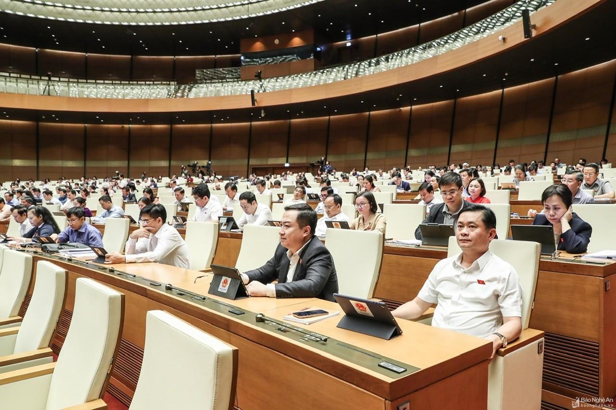 bna-cac-dbqh-doan-nghe-an-tai-phien-lam-viec-o-hoi-truong-dien-hong-nha-quoc-hoi-chieu-211-anh-quang-vinh-6329.jpg