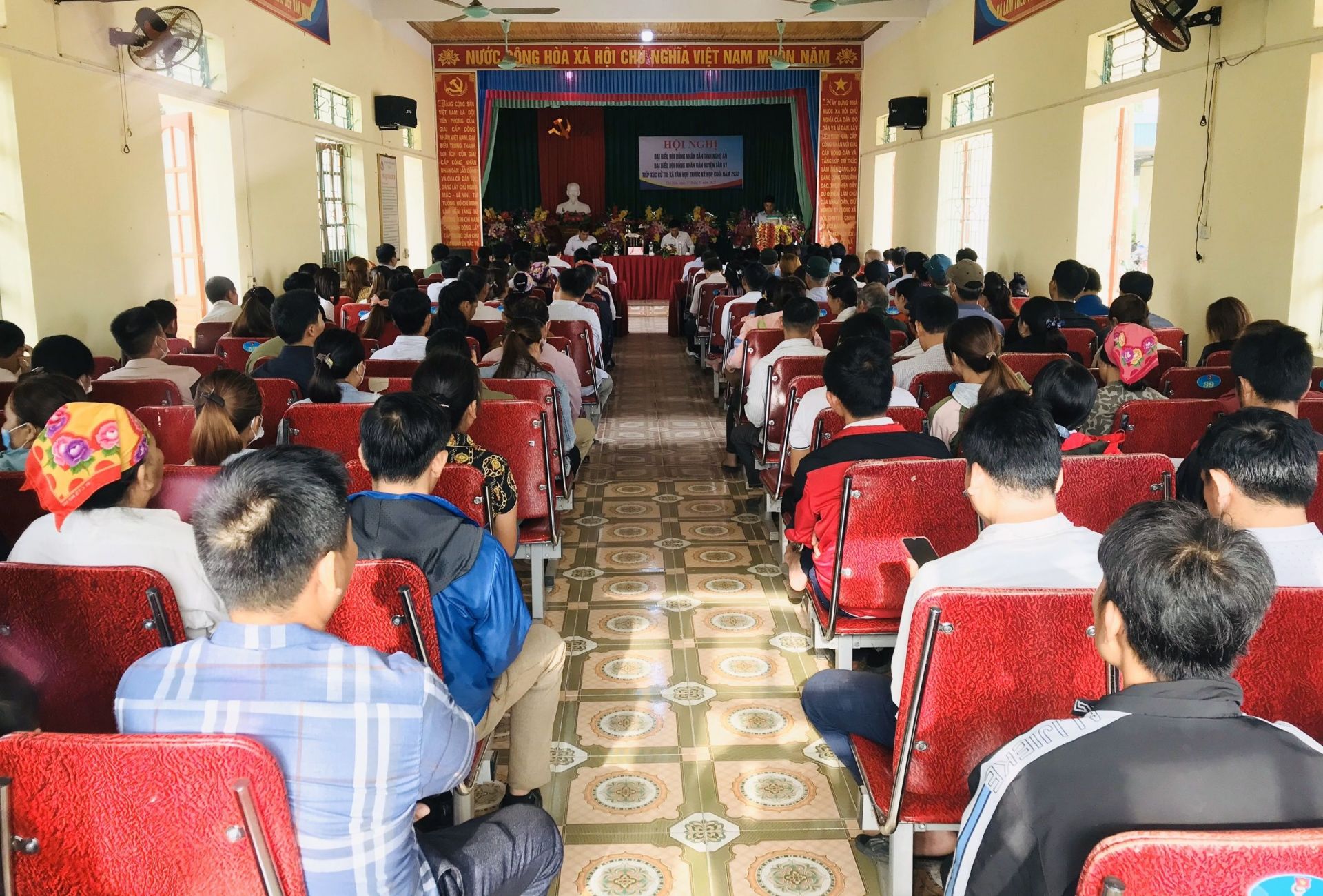 toan-canh-cuoc-tiep-xuc-cu-tri-tai-xa-tan-hop.jpg
