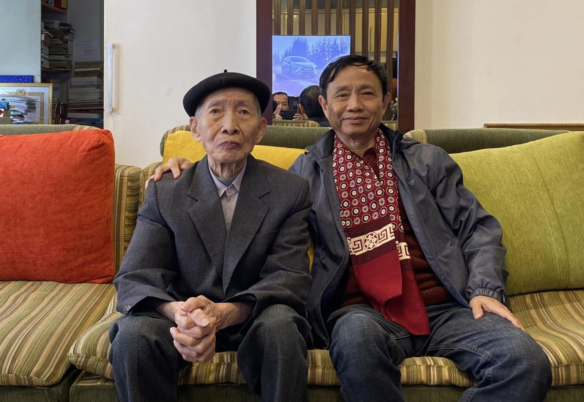 hoa-sy-le-huy-trap-va-hoa-sy-le-huy-tiep-nam-2019-tai-nha-rieng.jpg