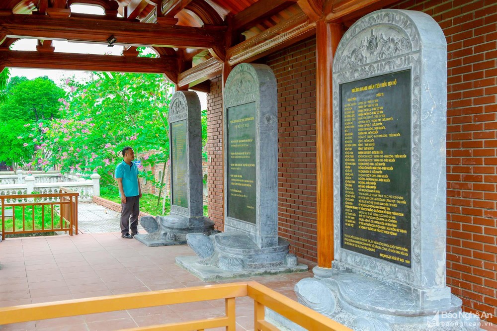 bna-7-ho-xuan-huong-anh-dinh-tuyen-5957.jpg