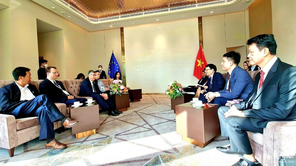bna-anh-lam-viec-voi-chu-tich-eurocham-8584.jpg
