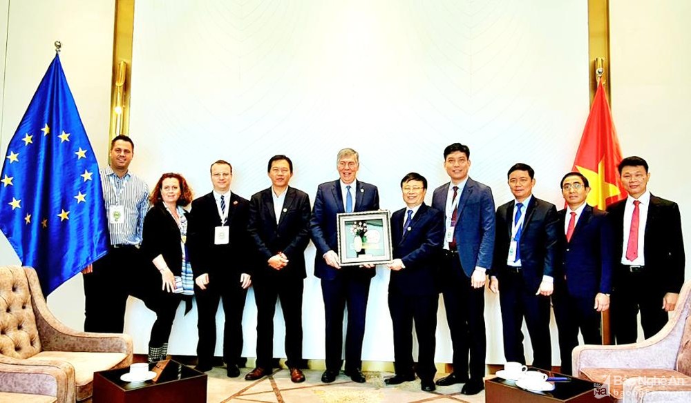 bna-anh-trao-qua-luu-nieb-5835--n1.jpg