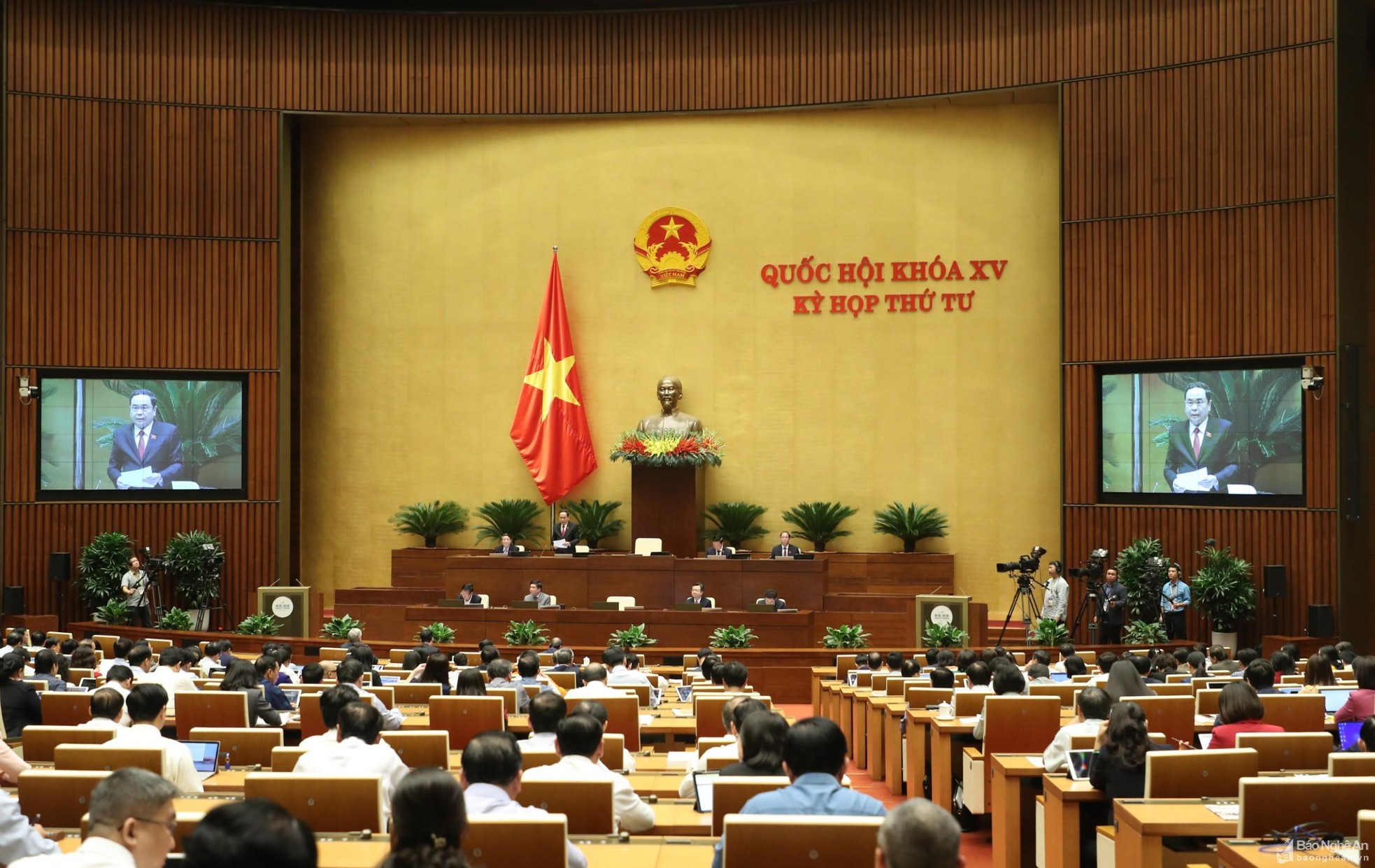 bna-toan-canh-phien-chat-van-chieu-311-tai-hoi-truong-dien-hong-nha-quoc-hoi-anh-quang-khanh-7914.jpg