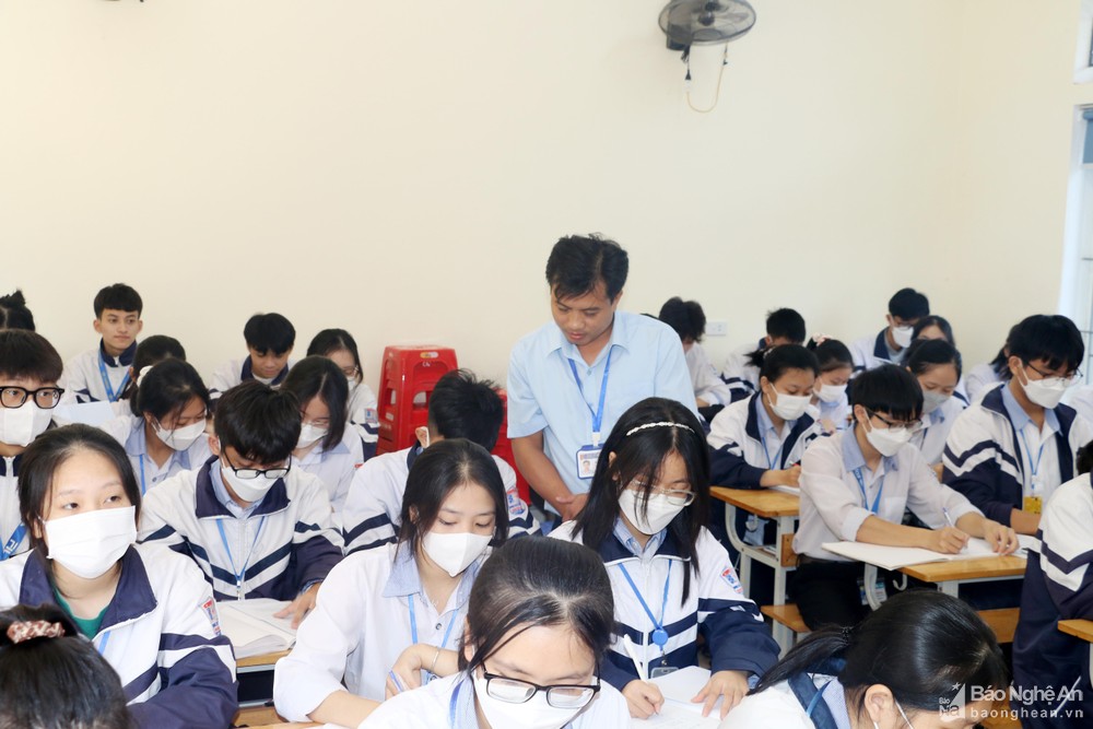 bna-nam-hoc-nay-muc-hoc-phi-o-cac-truong-thpt-tren-toan-tinh-deu-tang-3186--n1.jpg