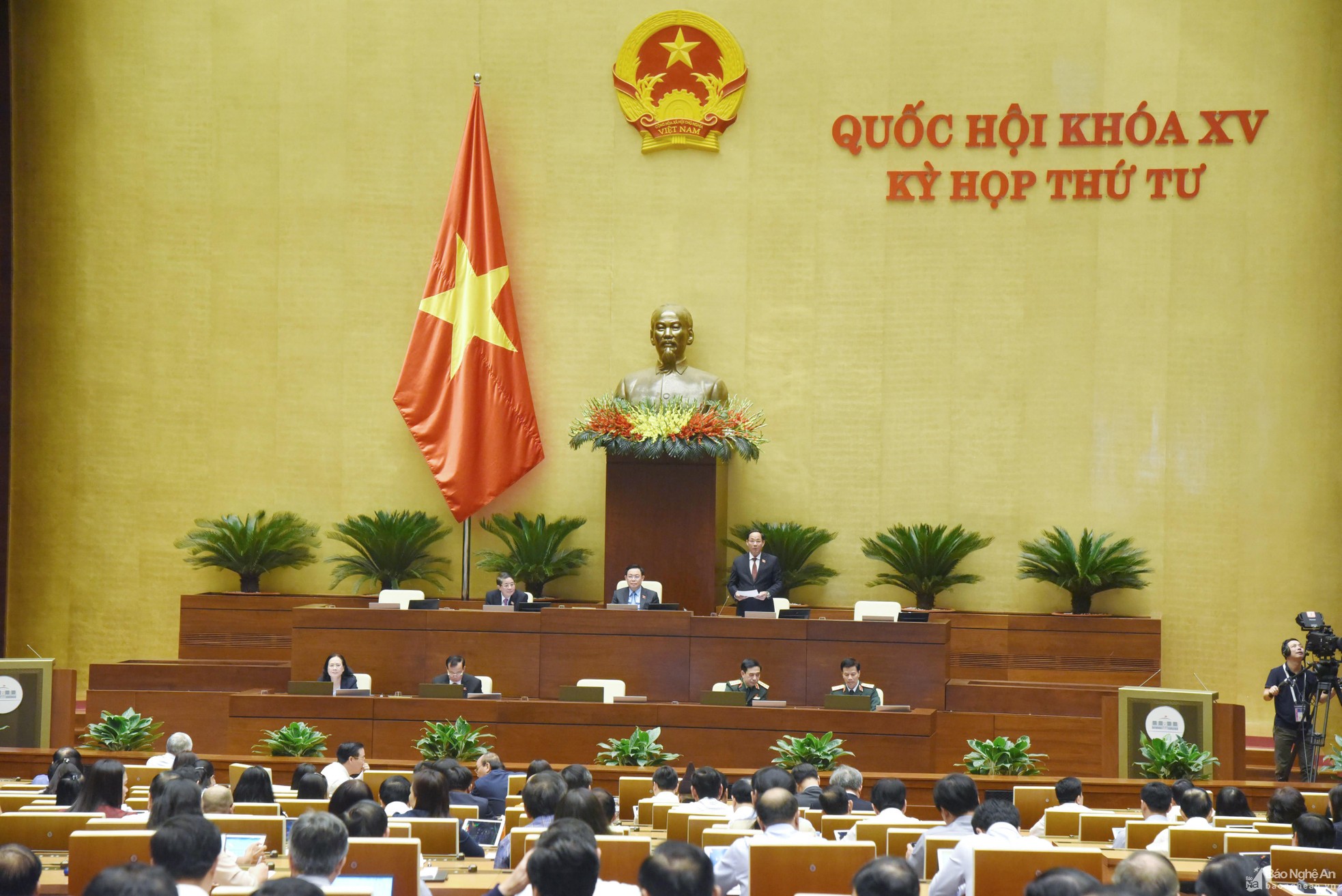 bna-toan-canh-phien-lam-viec-tai-hoi-truong-dien-hong-nha-quoc-hoi-chieu-911-anh-quang-khanh-679.jpg