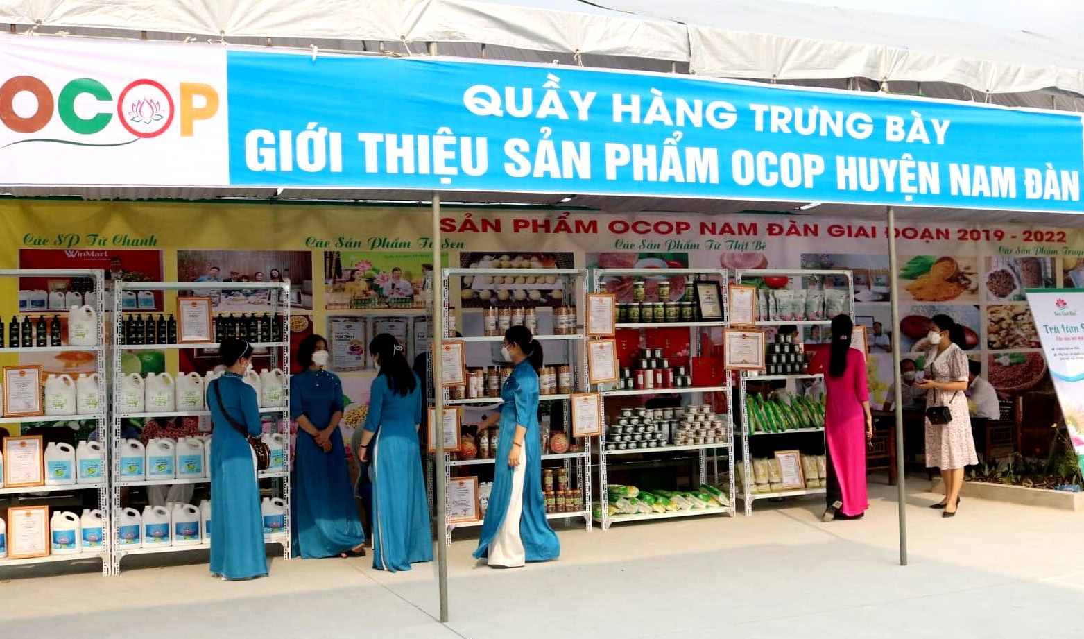 gian-hang-ocop-o-nam-an-phuc-vu-khach-dip-tet.jpg