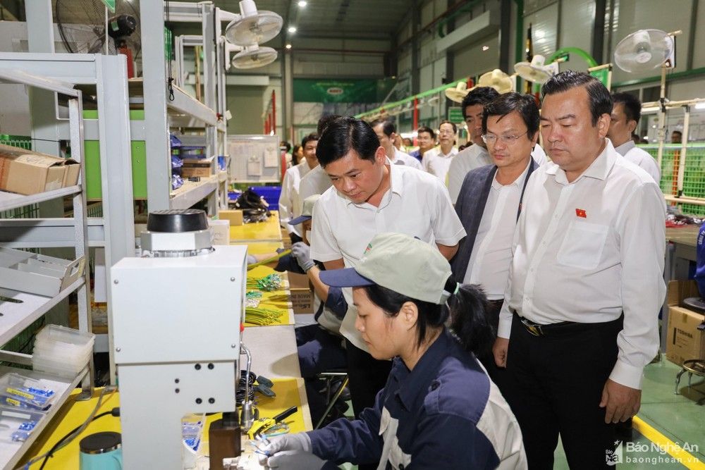 bna-doan-dbqh-nghe-an-tham-tim-hieu-san-xuat-tai-cong-ty-co-phan-ky-thuat-cong-nghiep-a-chau-tai-khu-cong-nghe-cao-hoa-lac-anh-thu-nguyen-6662.jpg