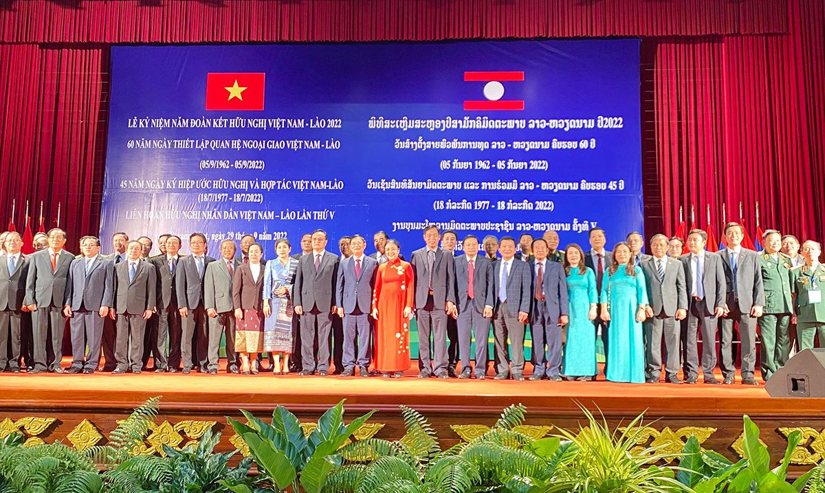 doan-lanh-dao-tinh-nghe-an-du-ky-niem-nam-doan-ket-huu-nghi-viet-nam-lao.jpg