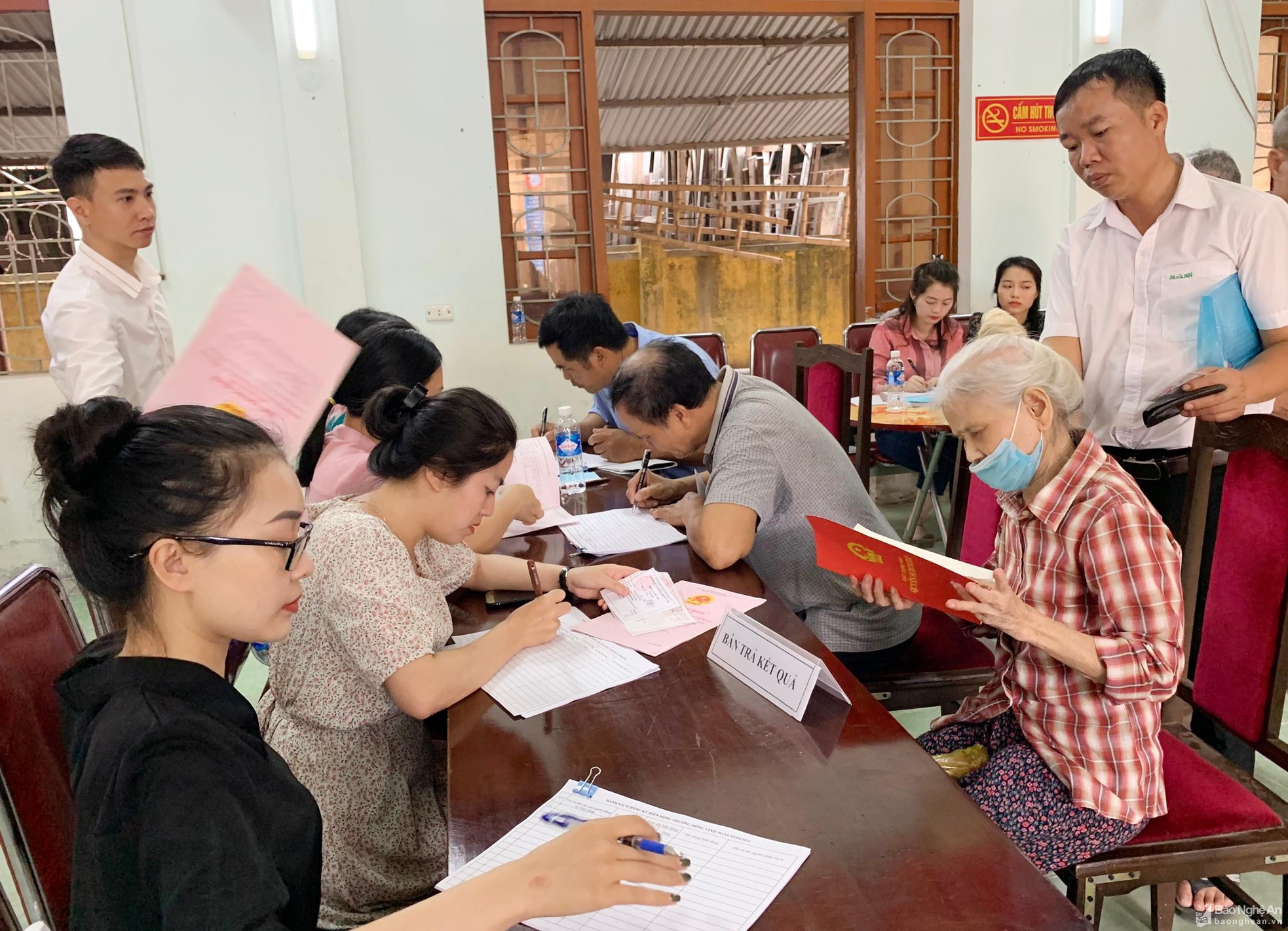 bna-maihoa-22ngay-thu-bay-vi-dan22-cua-chi-nhanh-van-phong-thanh-pho-vinh-1682.jpg