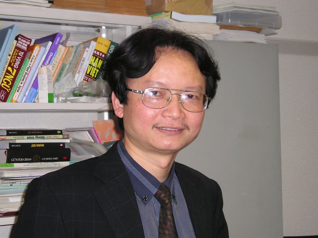ta-i-pho-ng-nghie-n-cu-u-khi-la-pgs-thi-nh-gia-ng-cu-a-dh-ngoa-i-ngu-tokyo-2002-1024x768.jpg
