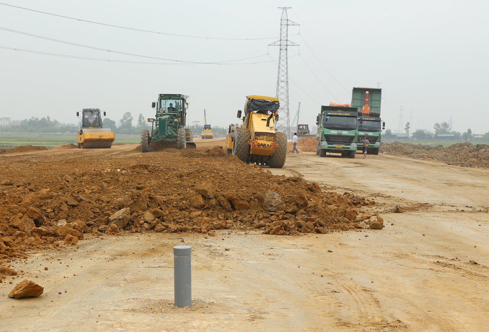 Phó Thủ tướng Lê Văn Thành: Kiên quyết không để thiếu vật liệu xây dựng dự án cao tốc Bắc - Nam