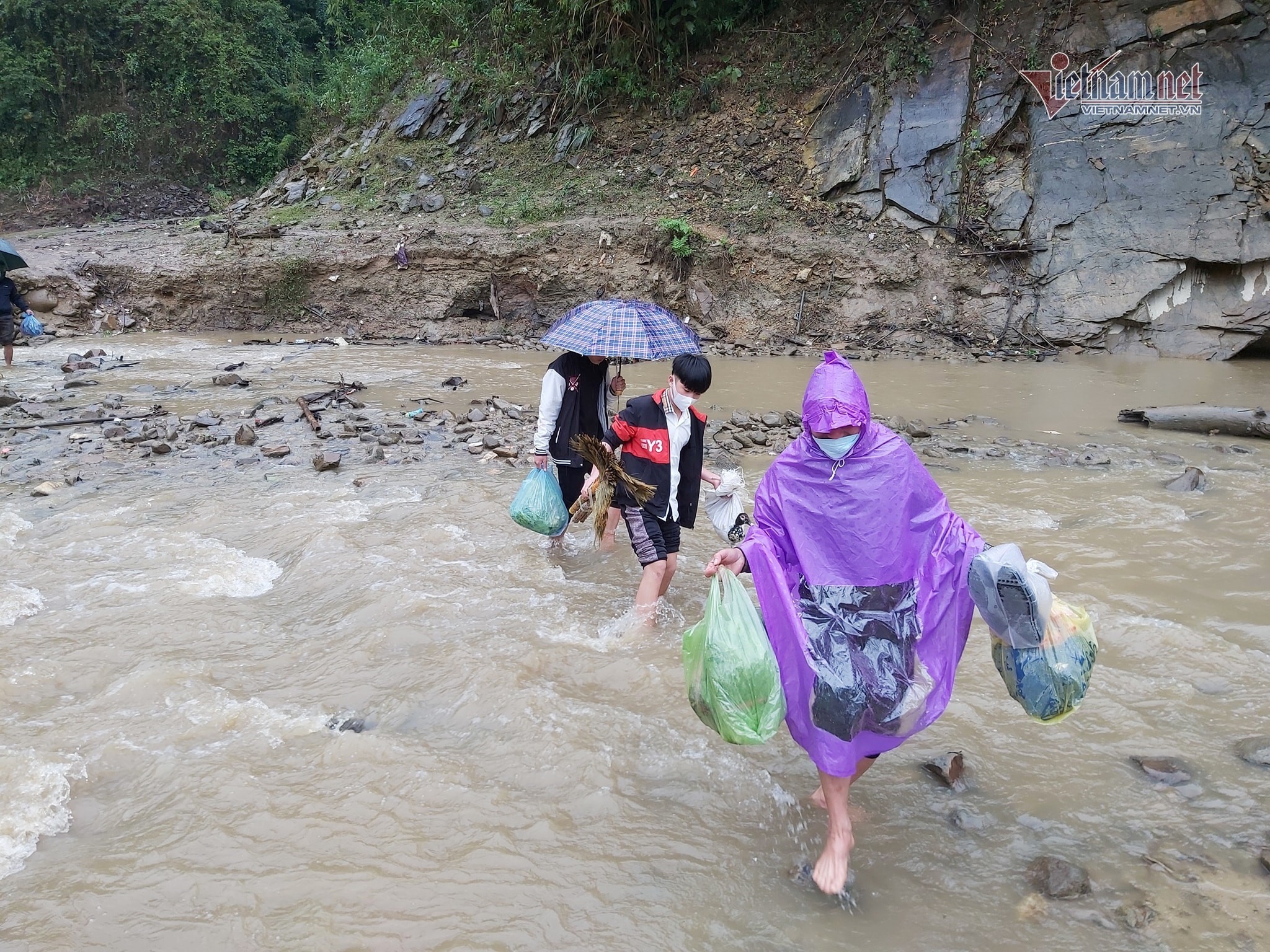 tinngan_092327_73290940_4.jpg