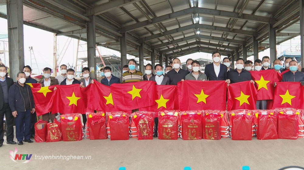 Thứ trưởng Bộ NN và PTNT chúc Tết bà con ngư dân tại TX Hoàng Mai