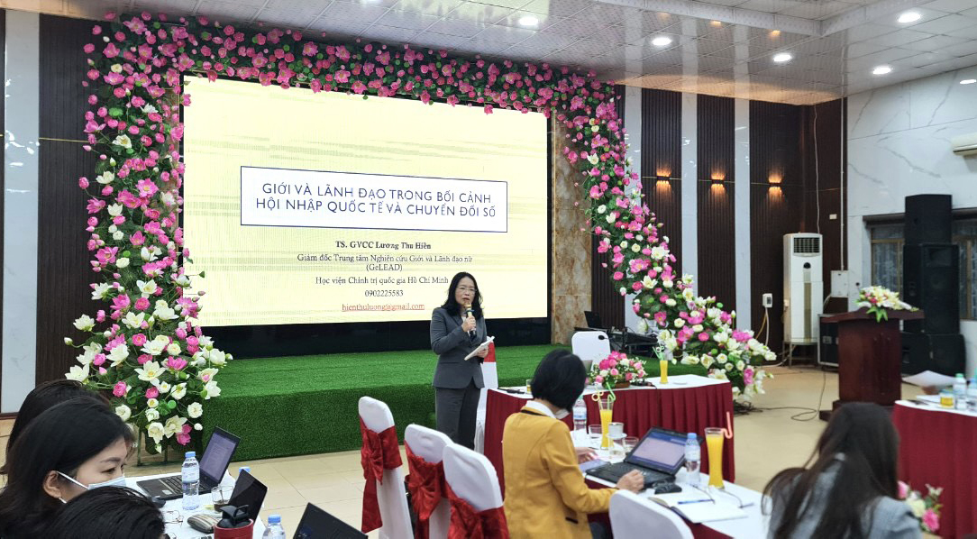 cac-dai-bieu-duoc-tap-huan-ve-hoi-nhap-quoc-te-va-chuyen-doi-so.jpg