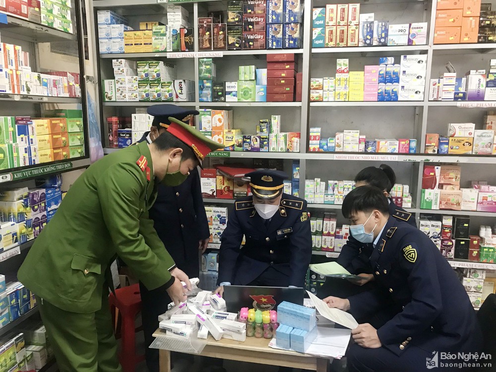 Nghệ An thu giữ hàng chục nghìn bộ kit test nhanh COVID