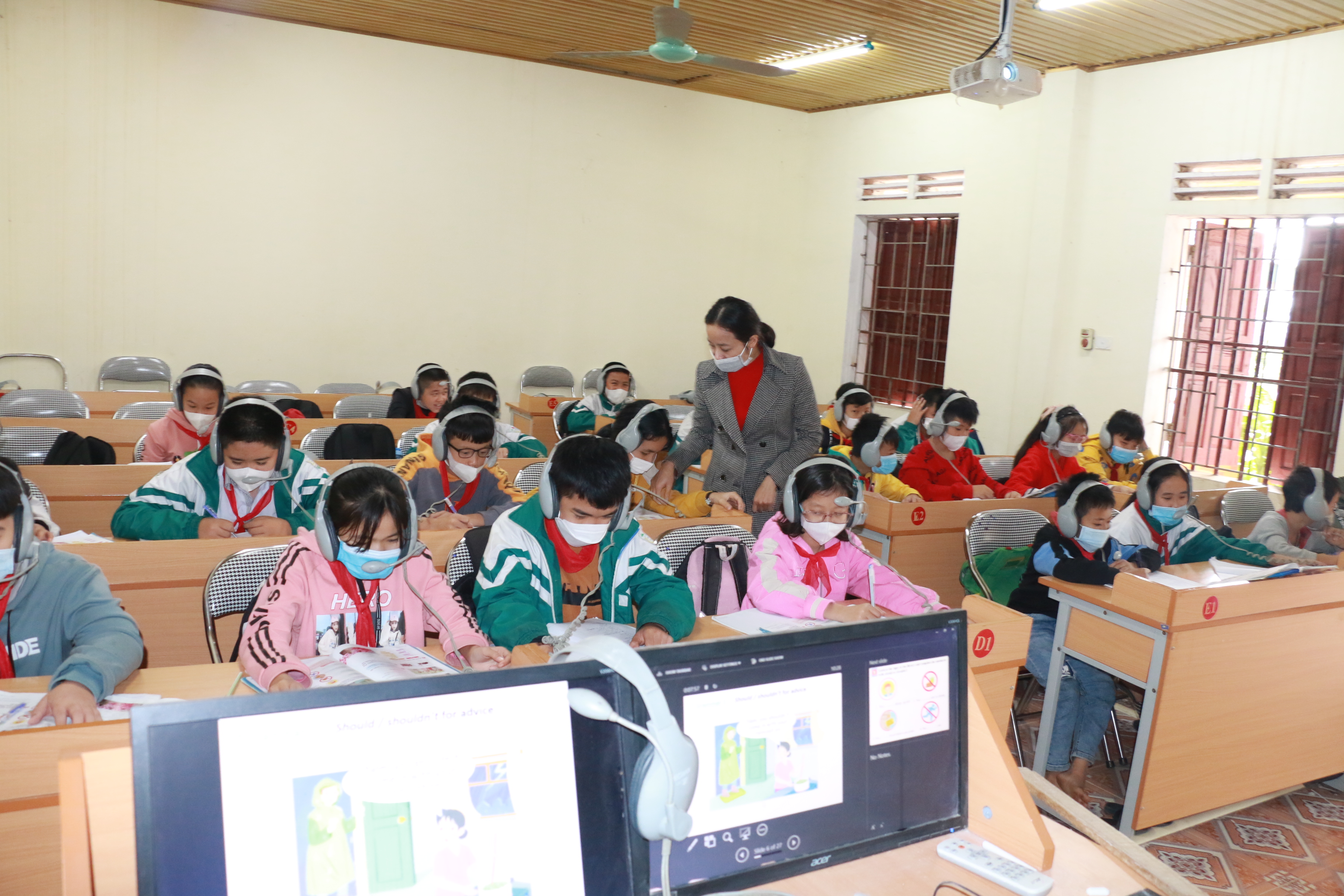 gio_thuc_hanh_mon_ngoai_ngu_cua_hoc_sinh_huyen_do_luong_anh__mhjpeg311659_1442022.jpg