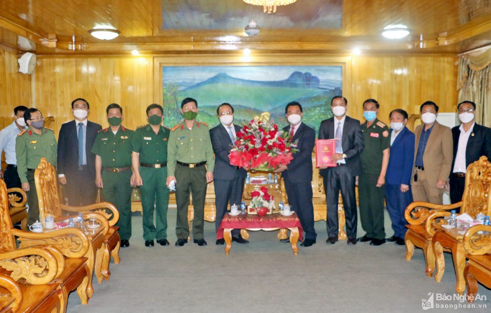 Đoàn công tác tỉnh Nghệ An thăm, chúc Tết cổ truyền Bunpimay tỉnh Hủa Phăn (CHDCND Lào)