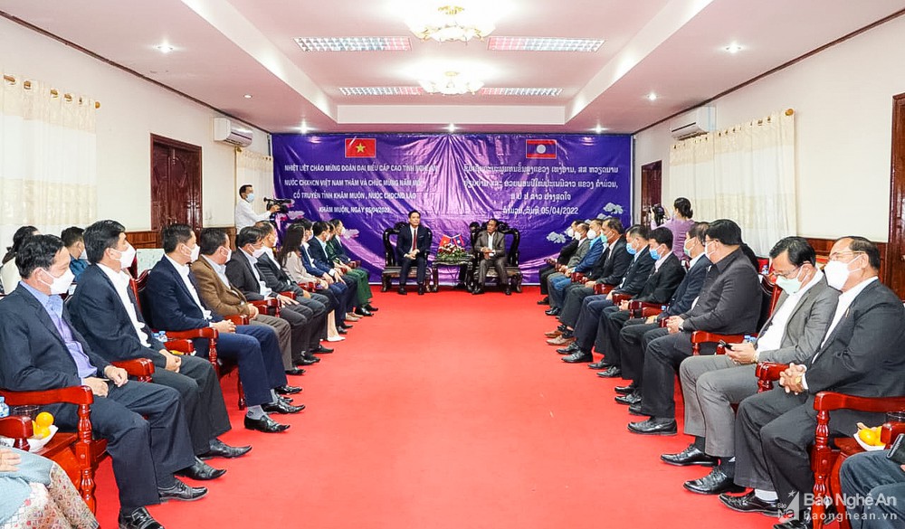 bna_tinh-nghe-an-tham-chuc-tet-co-truyen-bunpimay-tai-lao-hinh-anh-4.jpg