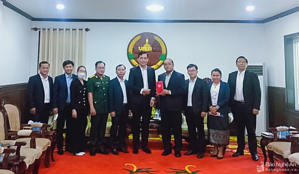 bna_tinh-nghe-an-tham-chuc-tet-co-truyen-bunpimay-tai-lao-hinh-anh-6.jpg