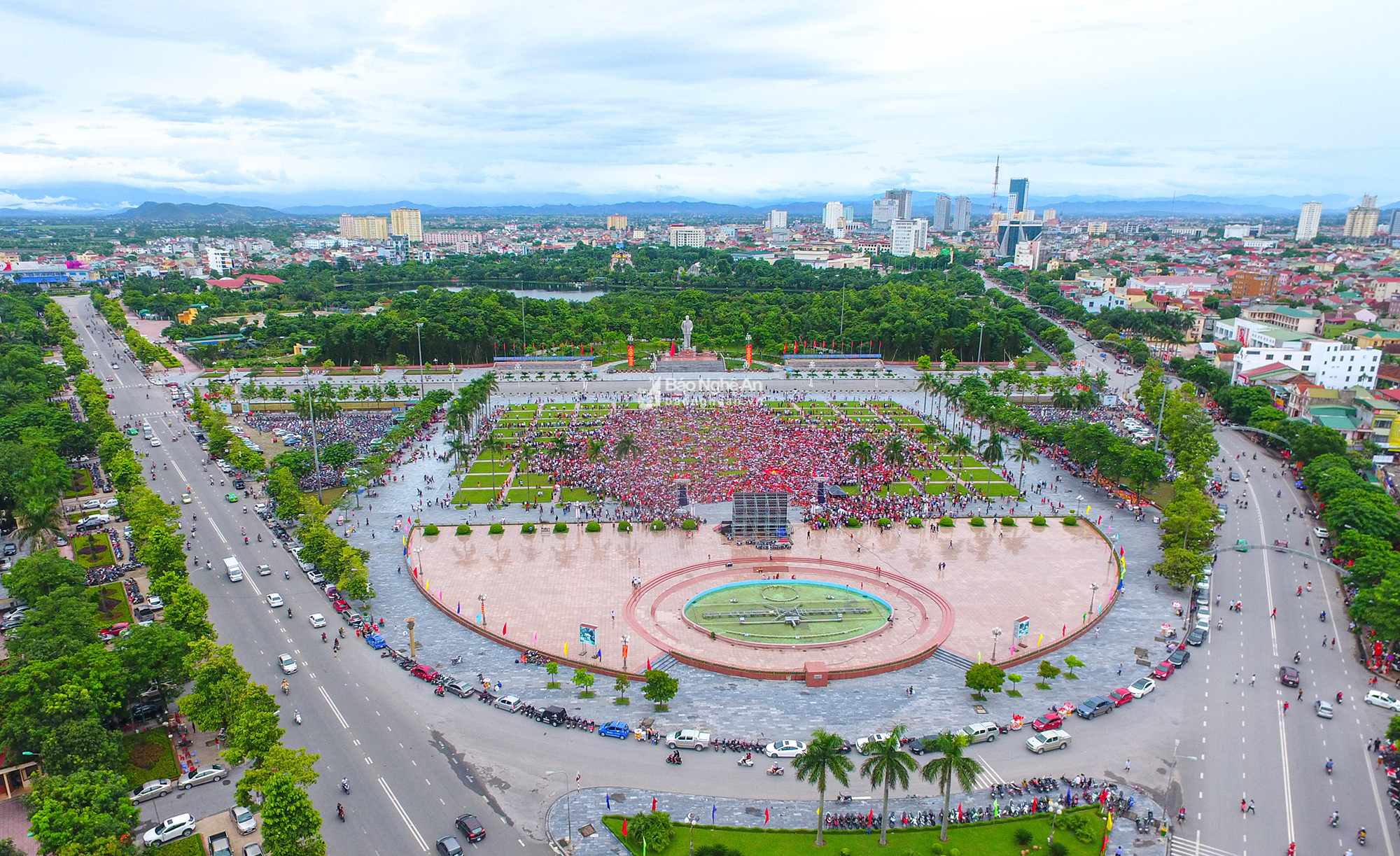 quang-truong-ho-chi-minh.jpg