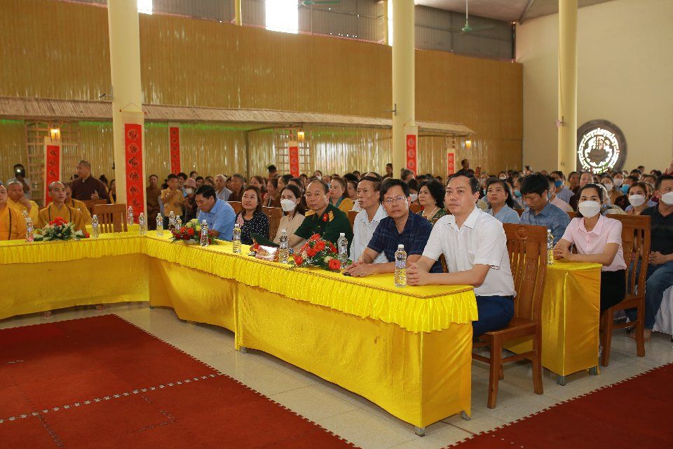 cac-dai-bieu-tham-du-buoi-le.jpg